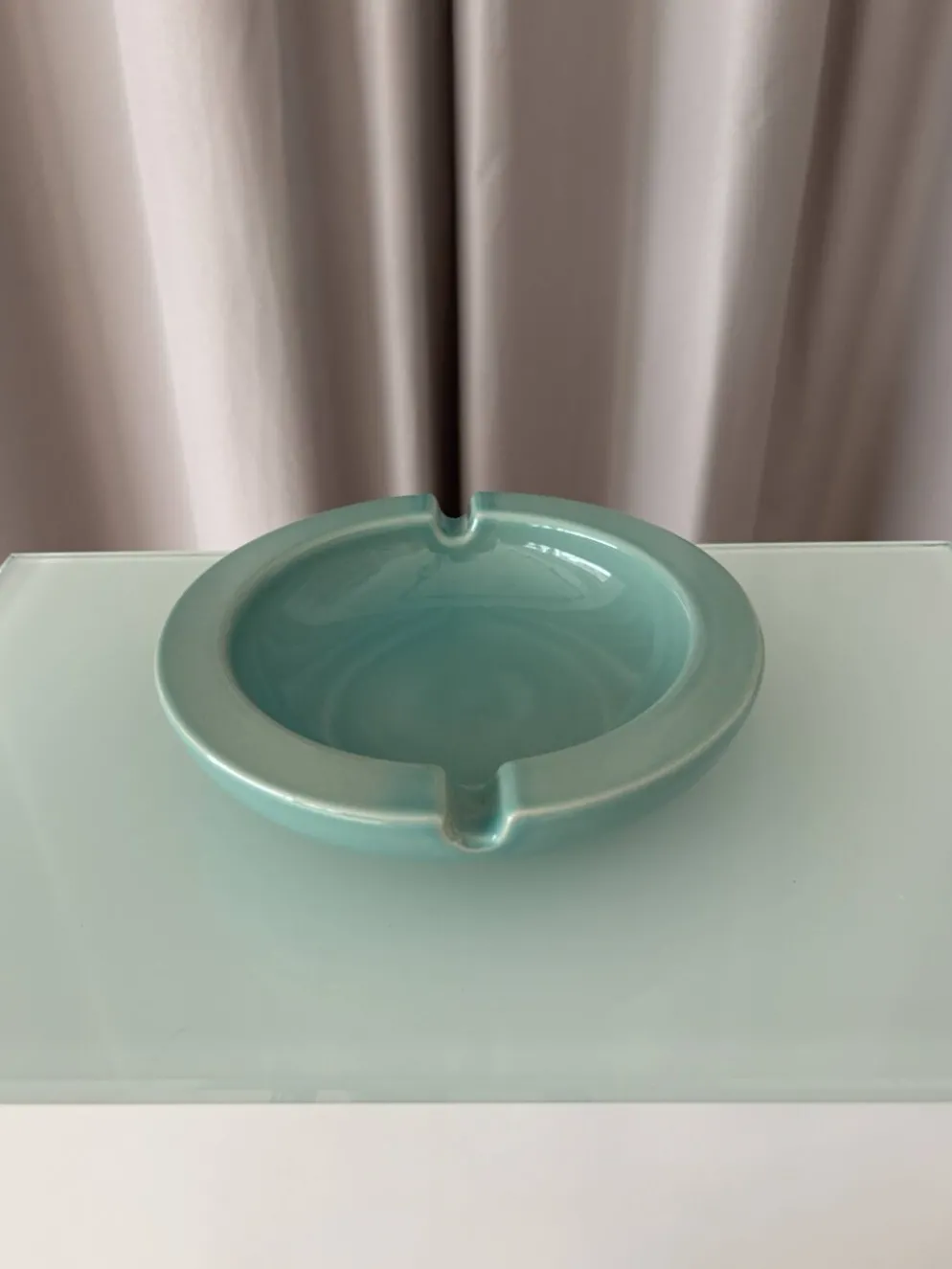 Cendrier en poterie vintage – Émail aqua / vert céladon – Années 1970