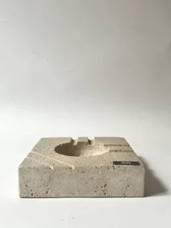 Cendrier en travertin sculpté Fratelli Manelli, Italie 1970