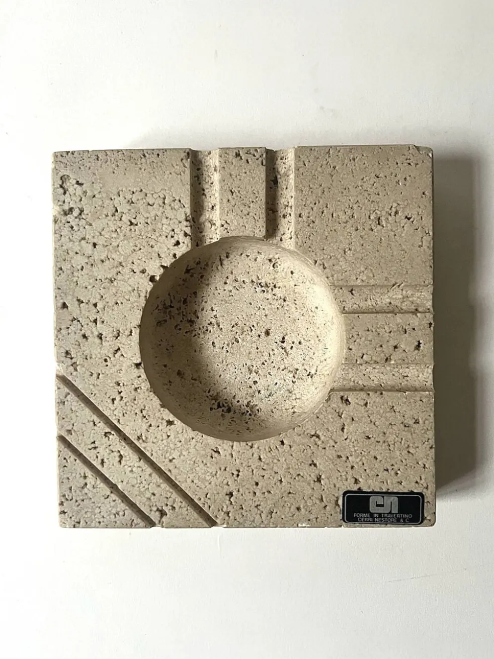 Cendrier en travertin sculpté Fratelli Manelli, Italie 1970
