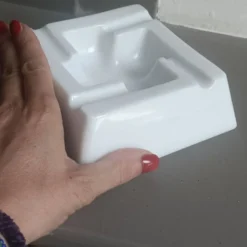 Cendrier en verre blanc, années 70