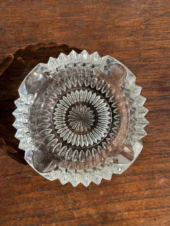 Cendrier en verre classique rosace et porte-cigarettes D13