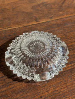 Cendrier en verre classique rosace et porte-cigarettes D13
