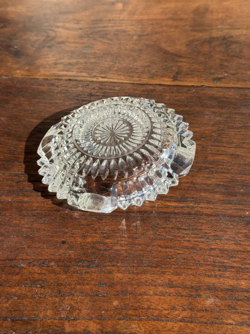 Cendrier en verre classique rosace et porte-cigarettes D13