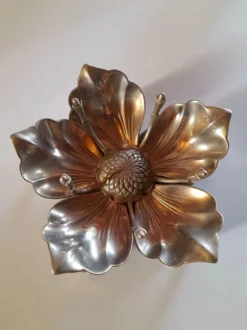 Cendrier fleur en métal argenté 1970