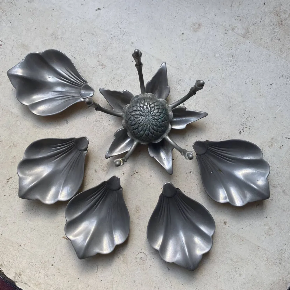 Cendrier fleur vintage pétales amovibles
