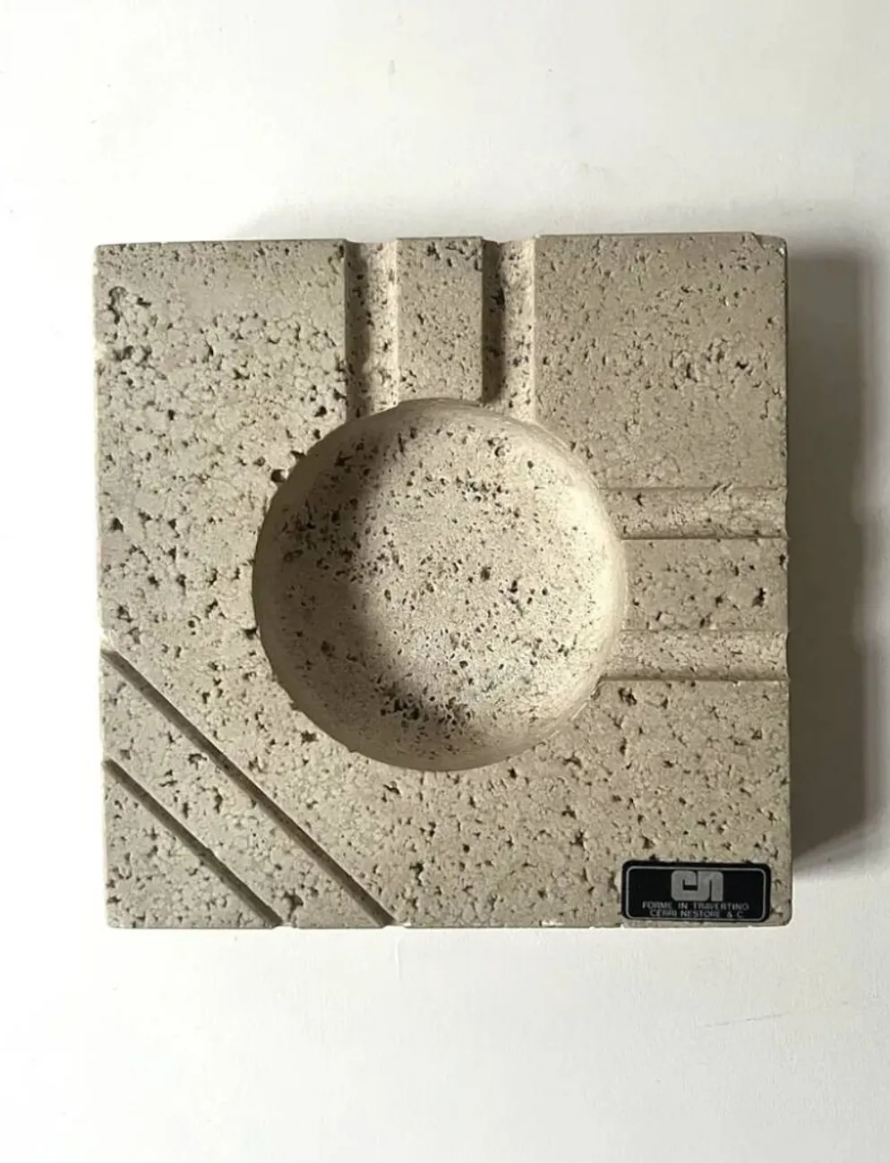 Cendrier italien en travertin sculpté Fratelli Manelli, design 1970