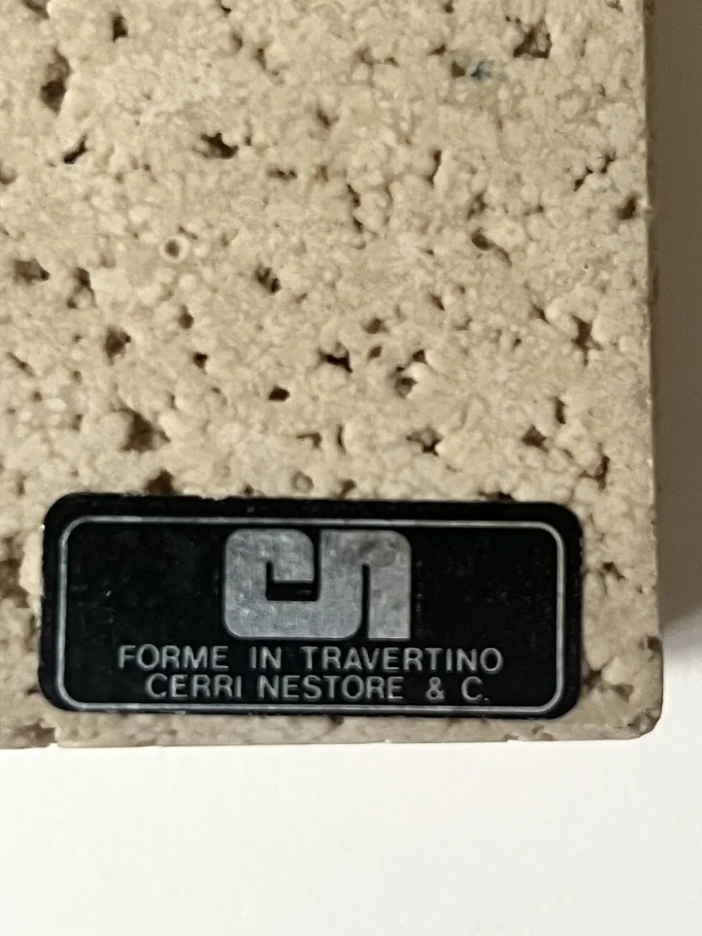 Cendrier italien en travertin sculpté Fratelli Manelli, design 1970