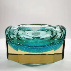 Cendrier multifacette en verre de Murano des années 1960 avec des bulles d'air.