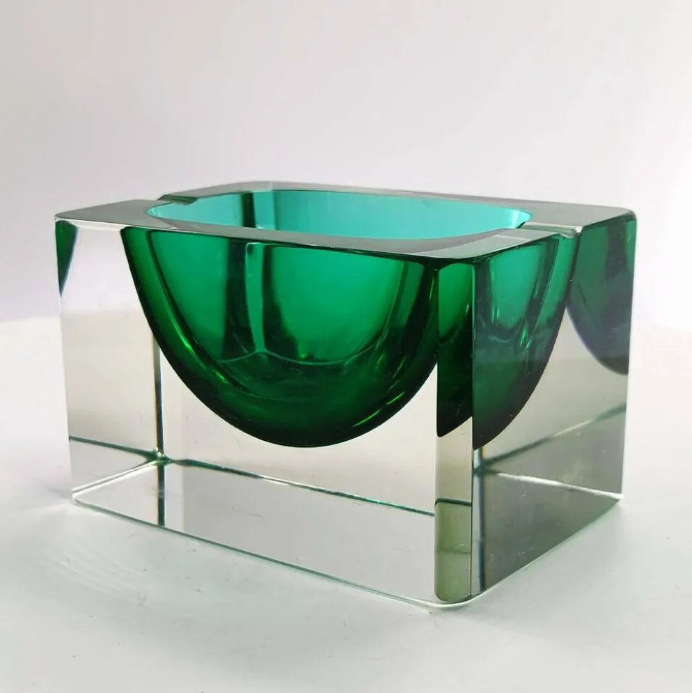 Cendrier multifacette rectangulaire en uranium des années 1960 en verre de Murano.