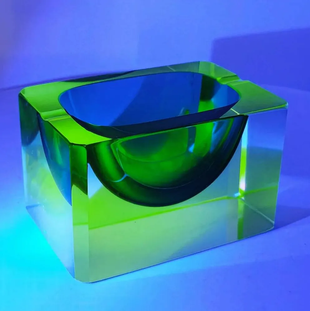 Cendrier multifacette rectangulaire en uranium des années 1960 en verre de Murano.