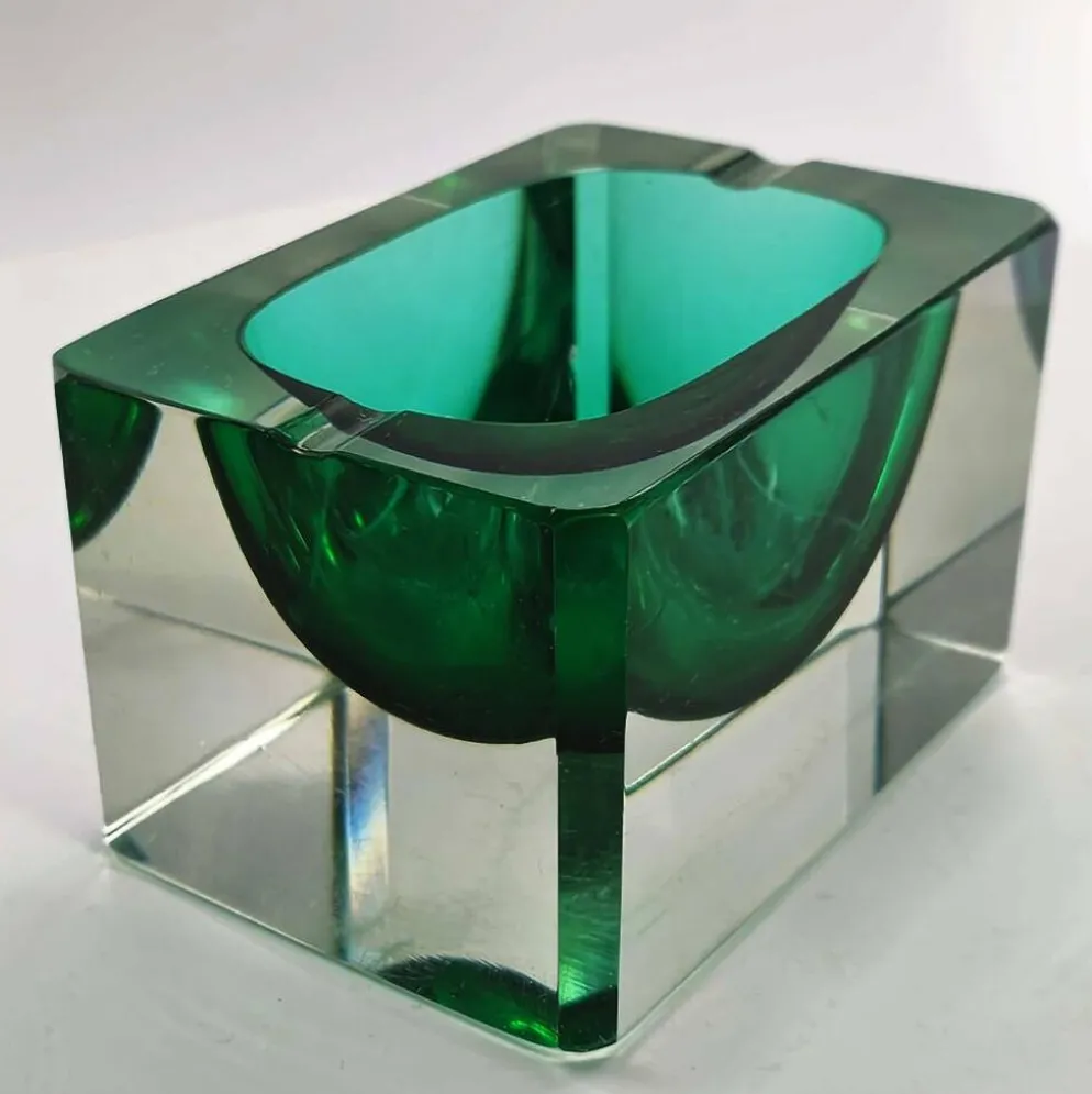 Cendrier multifacette rectangulaire en uranium des années 1960 en verre de Murano.