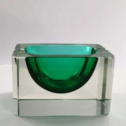 Cendrier multifacette rectangulaire en uranium des années 1960 en verre de Murano.