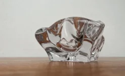 Cendrier ou bol en verre organiquement façonné de style milieu de siècle de Bayel Cristal de France, années 1960.