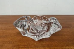 Cendrier ou bol en verre organiquement façonné de style milieu de siècle de Bayel Cristal de France, années 1960.
