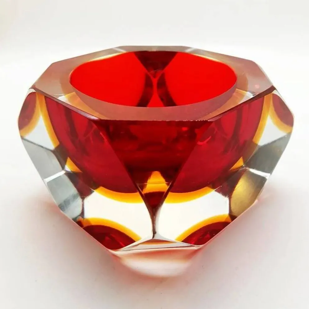 Cendrier ou vide-poches carré multifacette des années 1960 en verre de Murano par Flavio Poli pour Seguso. Fabriqué en Italie.