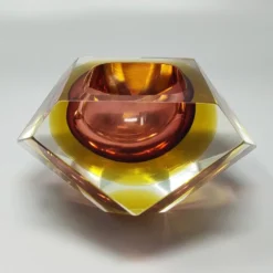 Cendrier ou vide-poches en ambre et jaune des années 1960 par Flavio Poli pour Seguso. Fabriqué en Italie.