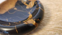 Cendrier rond vintage en marbre italien Portor noir et doré