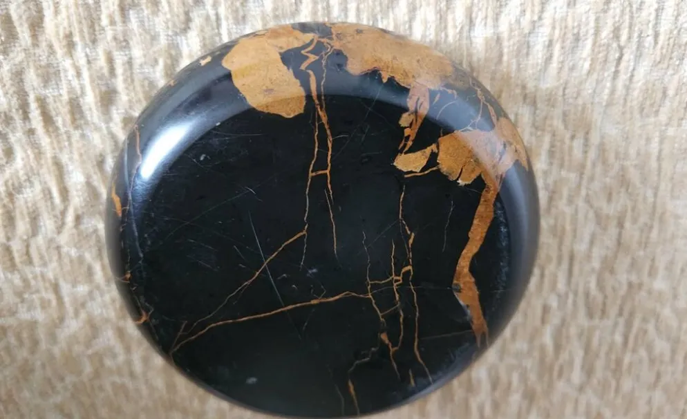 Cendrier rond vintage en marbre italien Portor noir et doré
