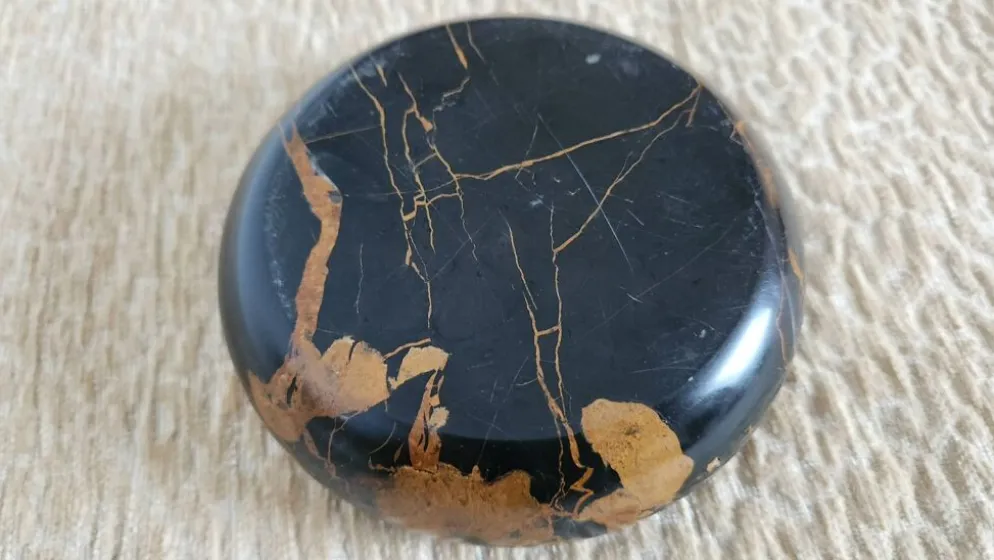 Cendrier rond vintage en marbre italien Portor noir et doré
