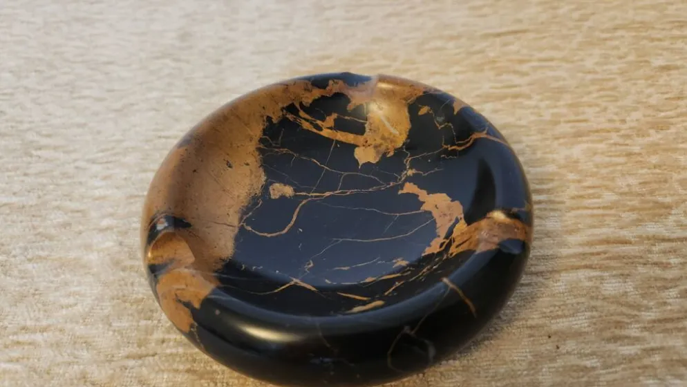 Cendrier rond vintage en marbre italien Portor noir et doré