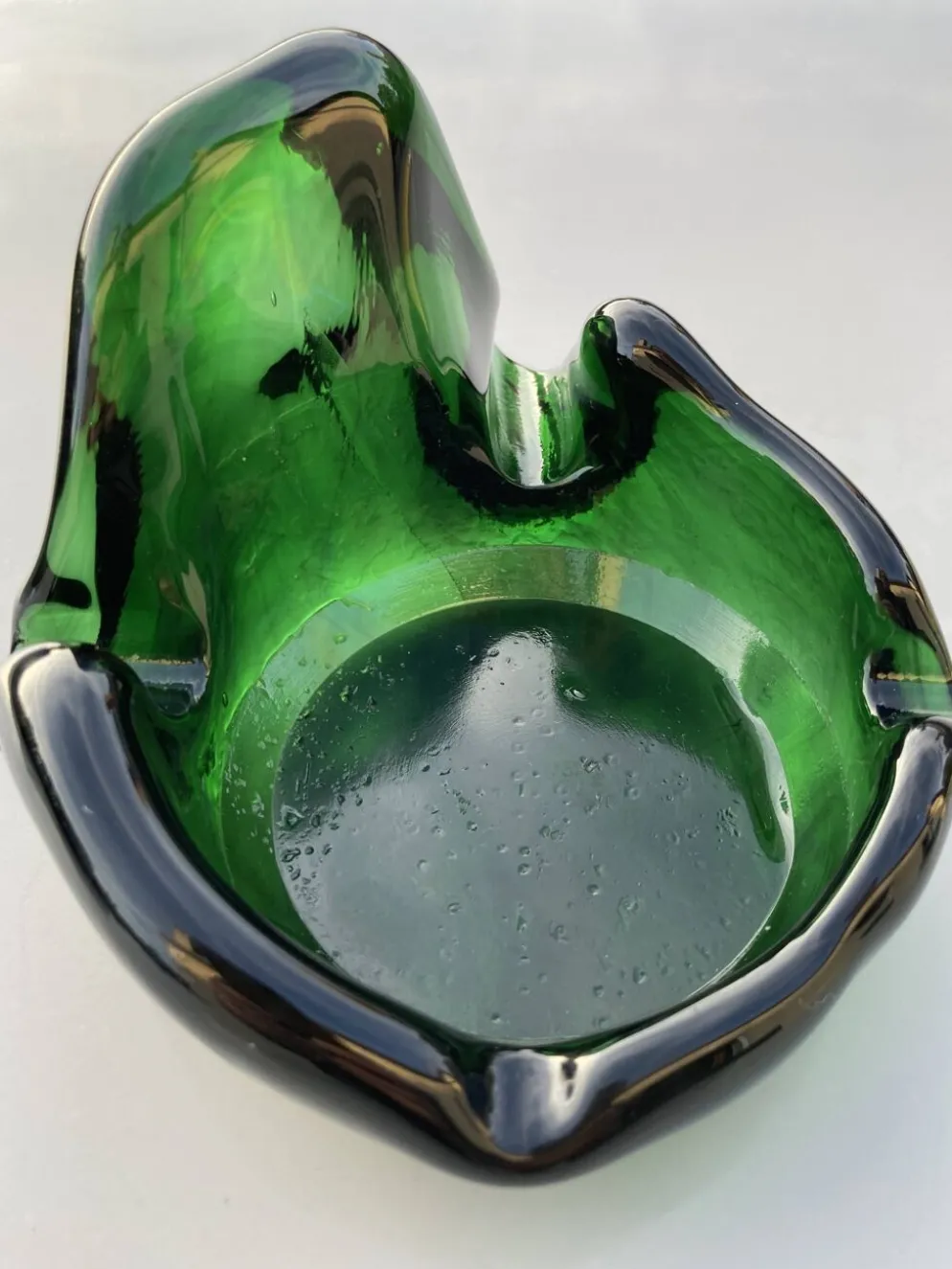 Cendrier sculptural en verre vert émeraude