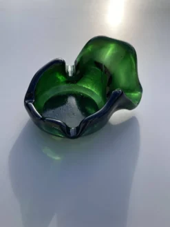 Cendrier sculptural en verre vert émeraude
