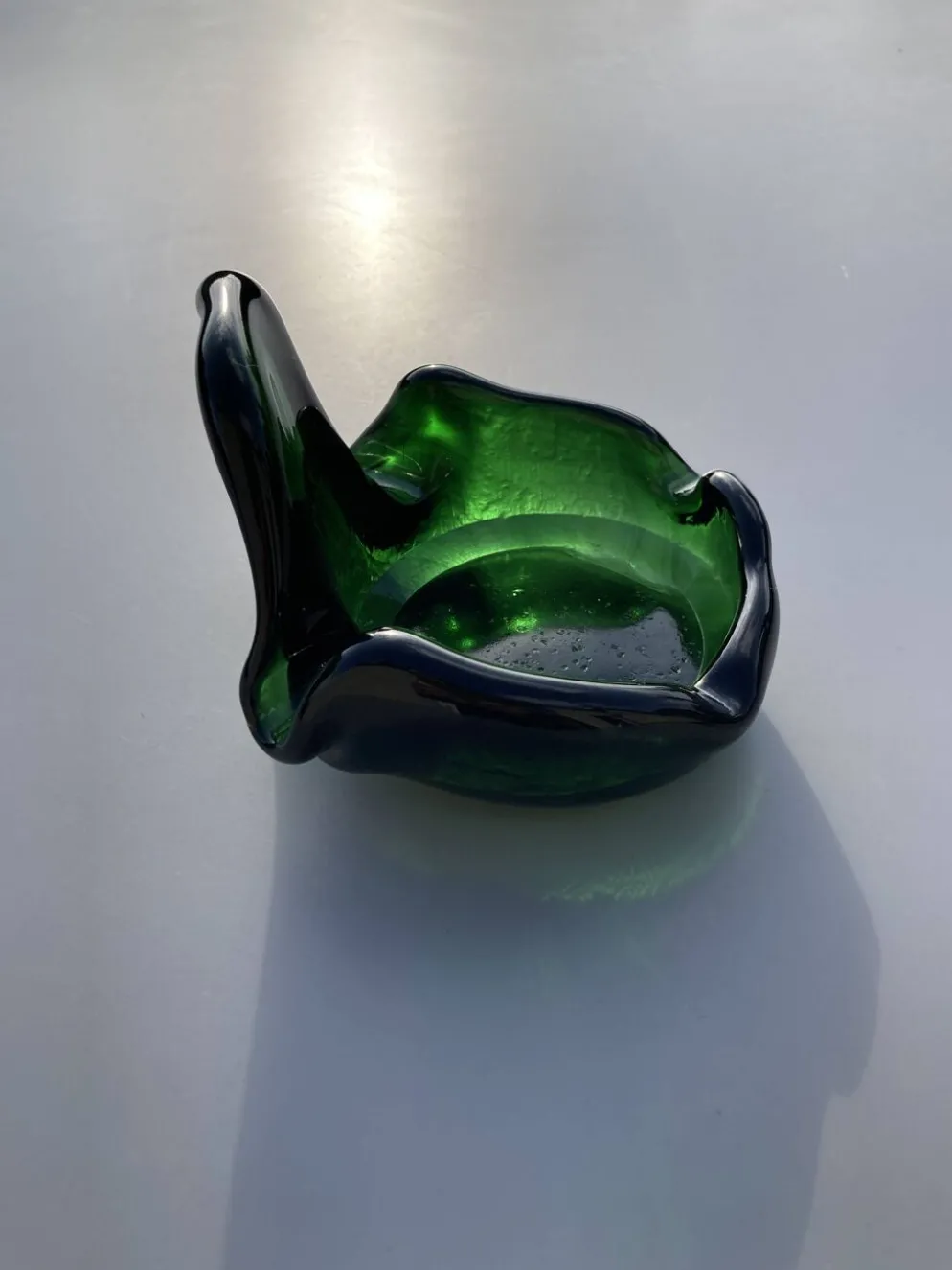 Cendrier sculptural en verre vert émeraude
