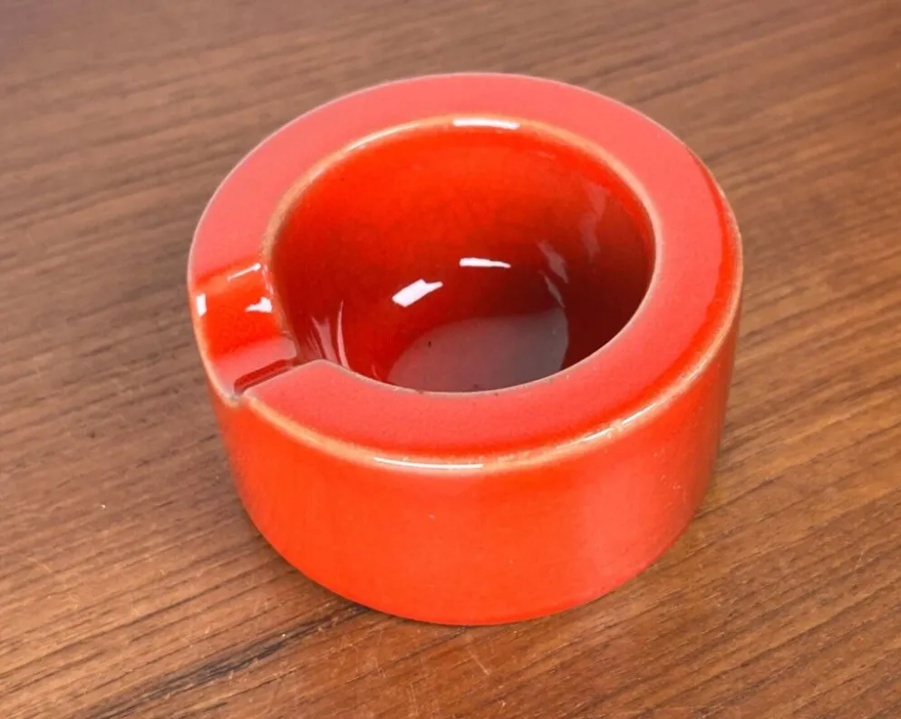 Cendriers en céramique rouge et jaune de style Mid-Century Modern, époque spatiale allemande, années 1960, ensemble de 2.