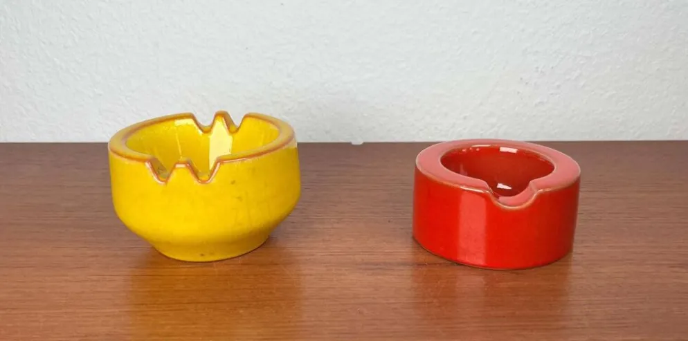 Cendriers en céramique rouge et jaune de style Mid-Century Modern, époque spatiale allemande, années 1960, ensemble de 2.