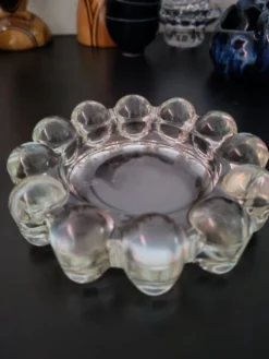 Cendrier vide poche en verre moulé 