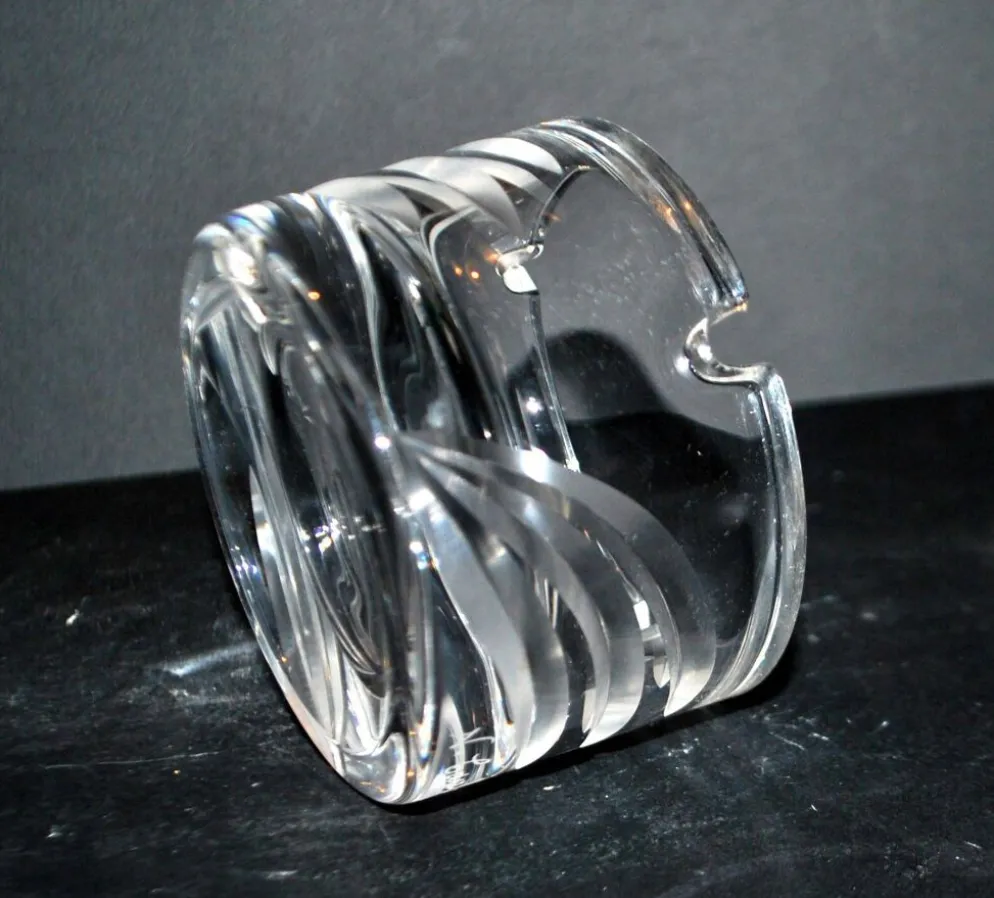 Cendrier vintage en cristal taillé signé Carabin 1989