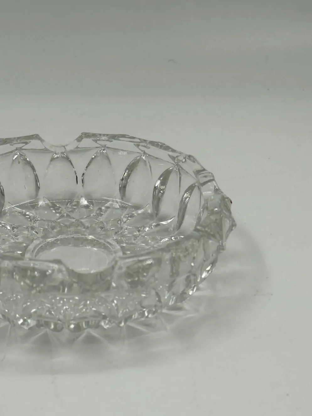 Cendrier vintage en verre cristal taillé