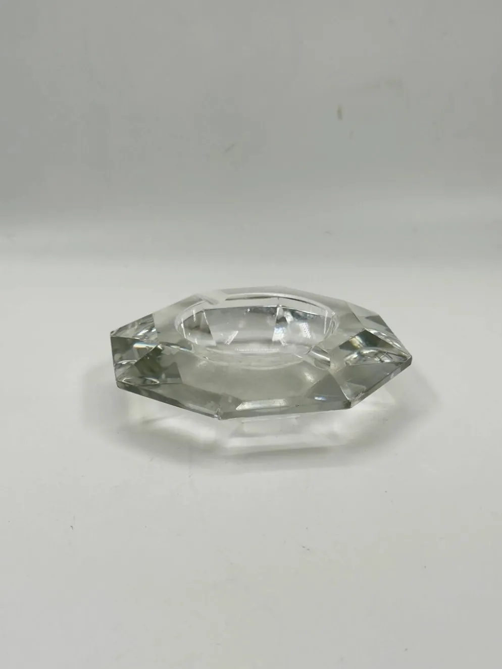 Cendrier vintage en verre cristal taillé à motif diamant, forme allongée