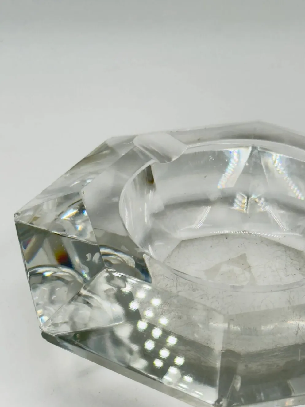 Cendrier vintage en verre cristal taillé à motif diamant, forme allongée