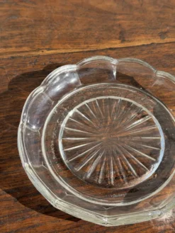 Cendrier vintage en verre moulé en forme de fleur D14 H2,5