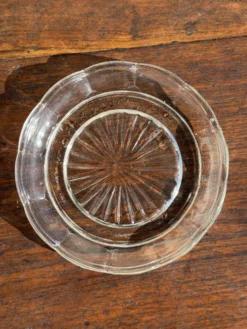 Cendrier vintage en verre moulé en forme de fleur D14 H2,5