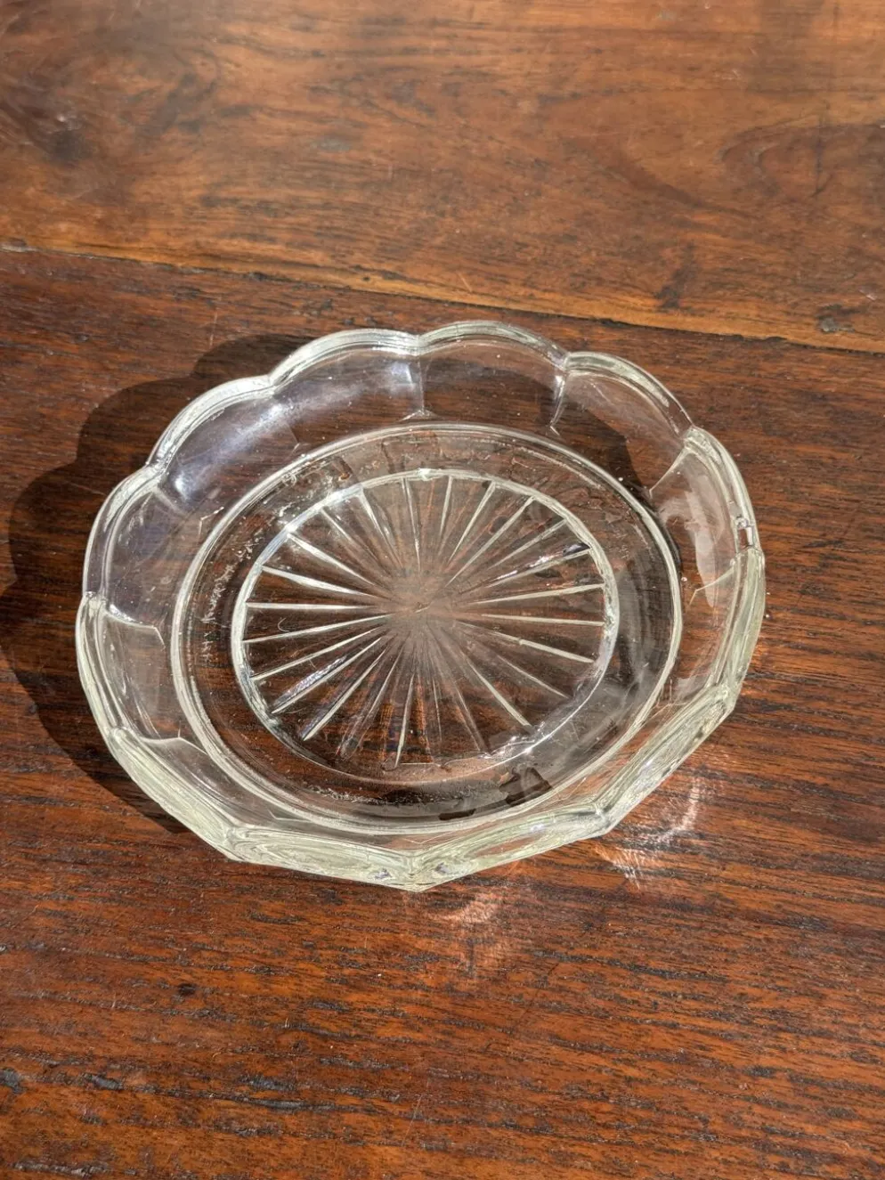 Cendrier vintage en verre moulé en forme de fleur D14 H2,5