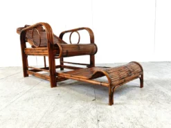 Chaise de jardin, chaise longue en rotin et bambou, années 1950