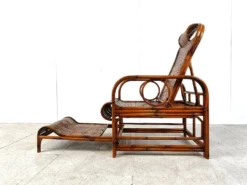 Chaise de jardin, chaise longue en rotin et bambou, années 1950