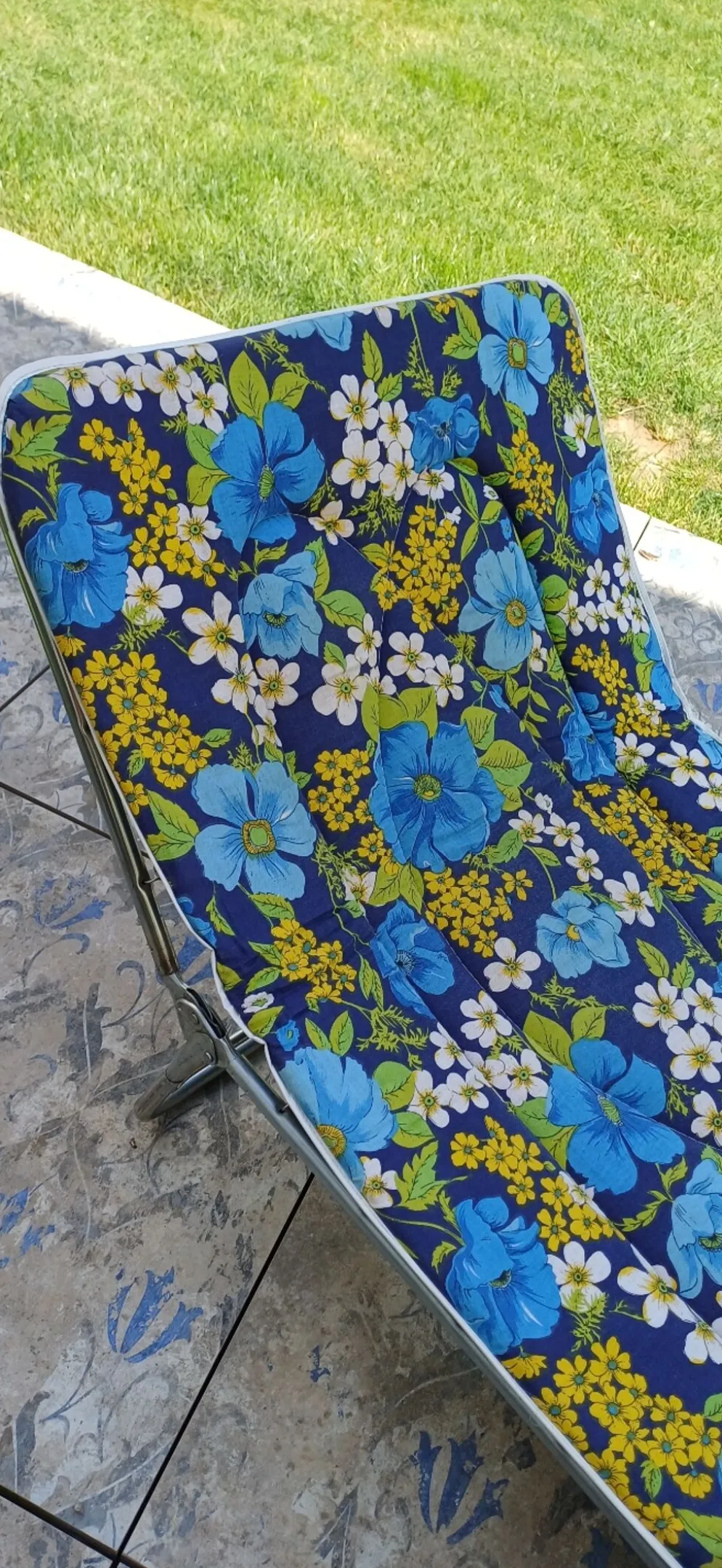 Chaise longue annees 60/70 tissu fleuri