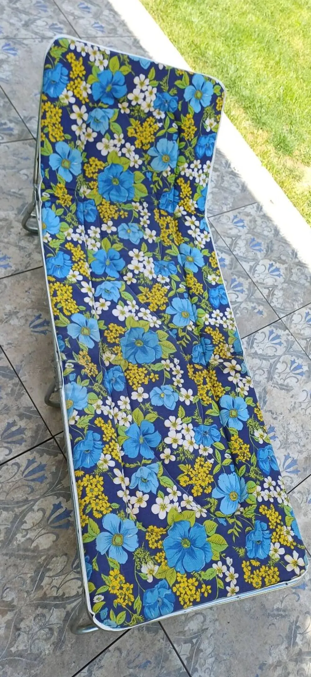 Chaise longue annees 60/70 tissu fleuri
