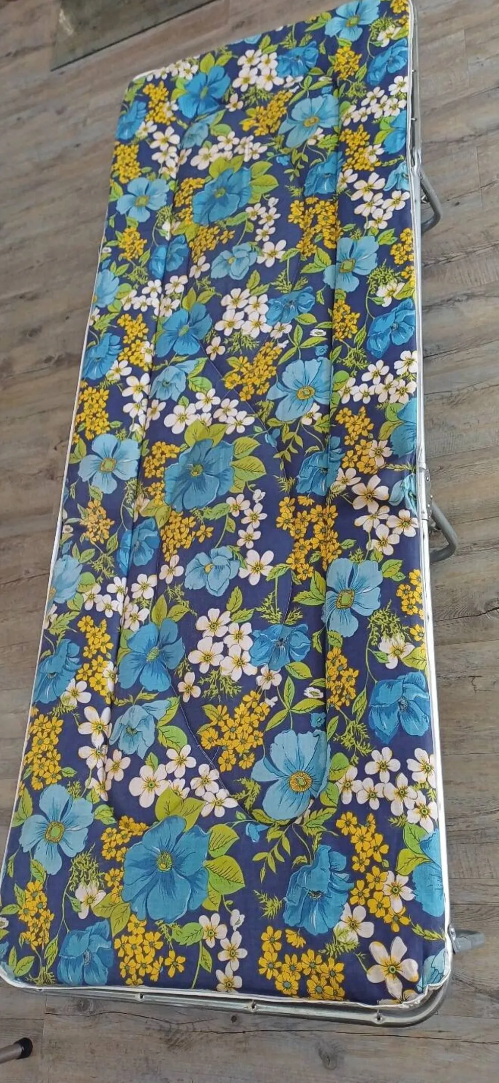 Chaise longue annees 60/70 tissu fleuri