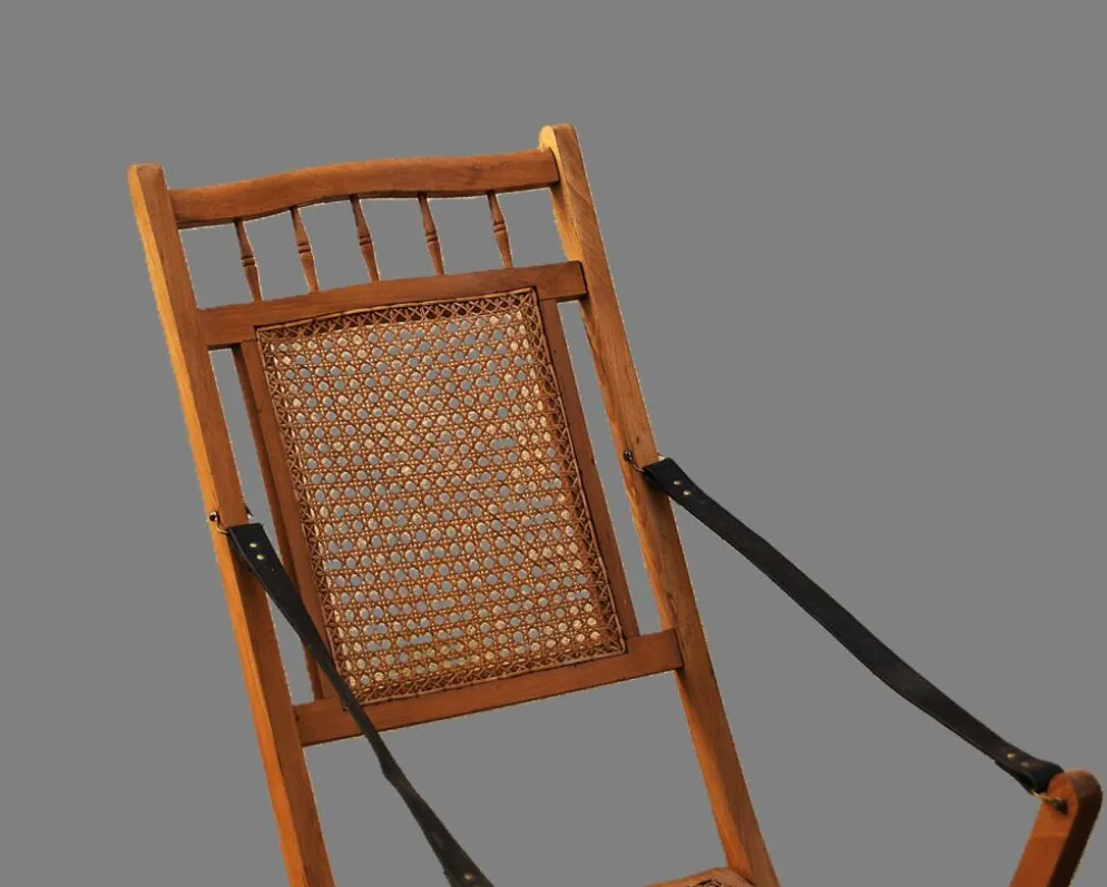 Chaise longue cannée XIXème siècle de style colonial