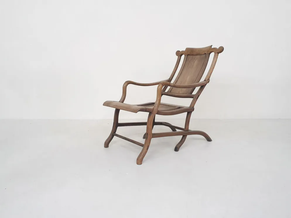 Chaise longue chinoise du 19ème siècle en bois massif