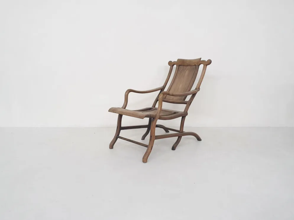 Chaise longue chinoise du 19ème siècle en bois massif