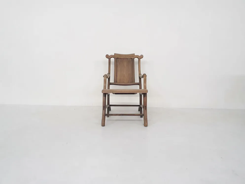 Chaise longue chinoise du 19ème siècle en bois massif