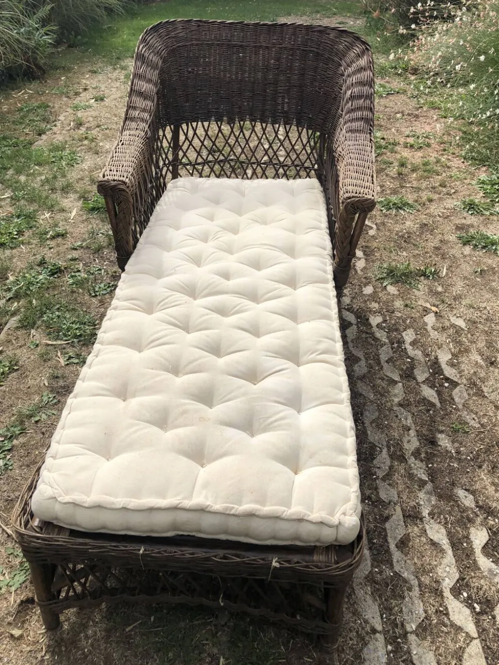 Chaise longue en bambou et rotin avec son matelas