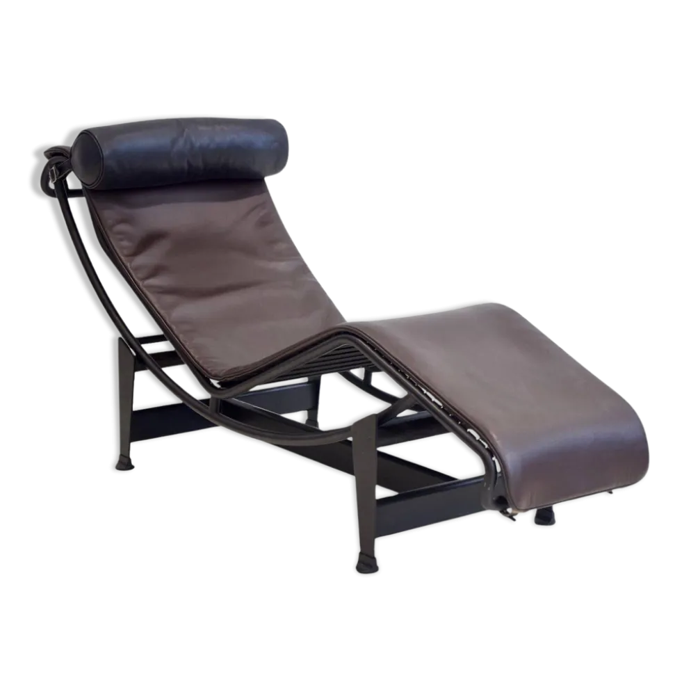 Chaise longue LC4 de Cassina par Le Corbusier, Charlotte Perriand et Pierre Jeanneret.