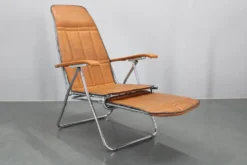 Chaise longue pliante italienne des années 1970 avec revêtement en similicuir