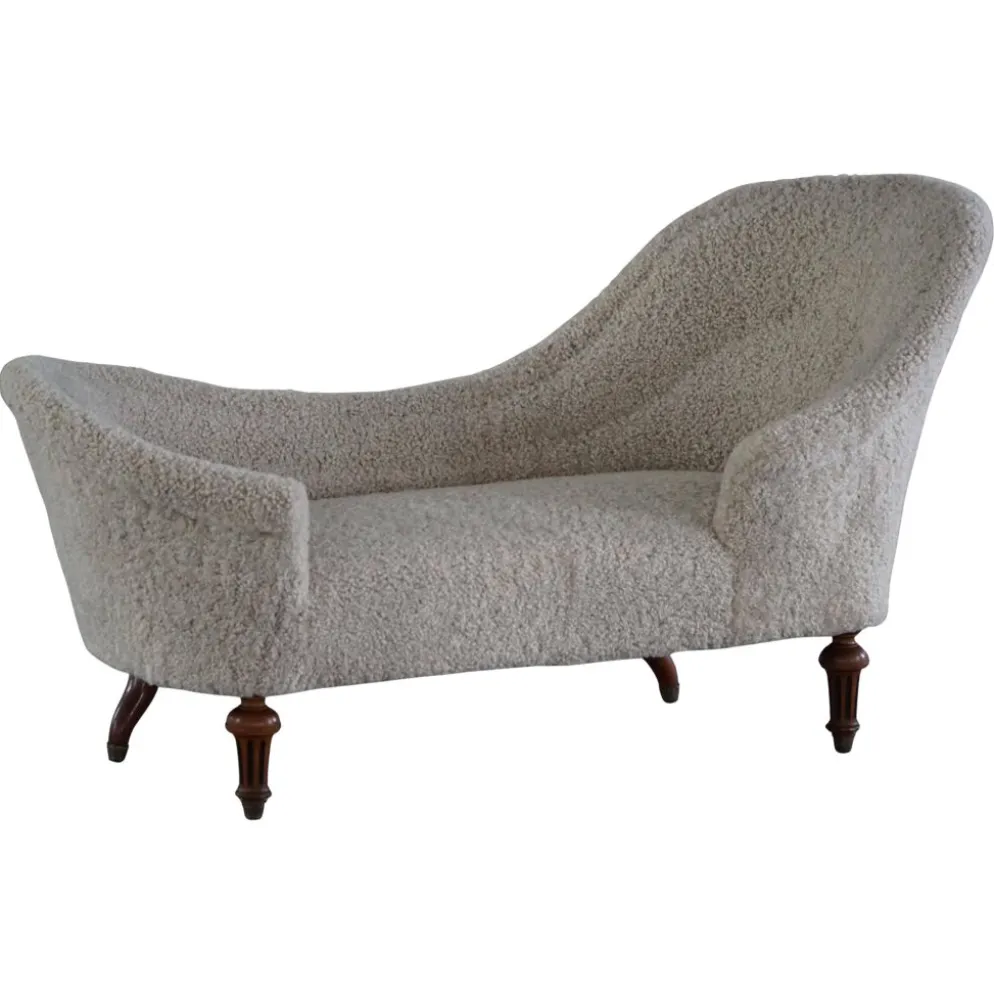 Chaise longue sculpturale danoise antique du XIXe siècle, réupholstérée en laine d'agneau